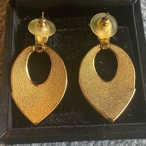 Gold Tone & Black Vintage Pierced Earrings Excellent Condition